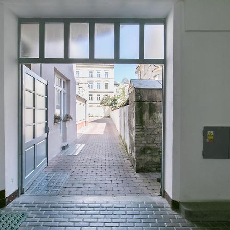 Cozy Apartment In Quiet Courtyard Near Charles Bridge Prága Kültér fotó
