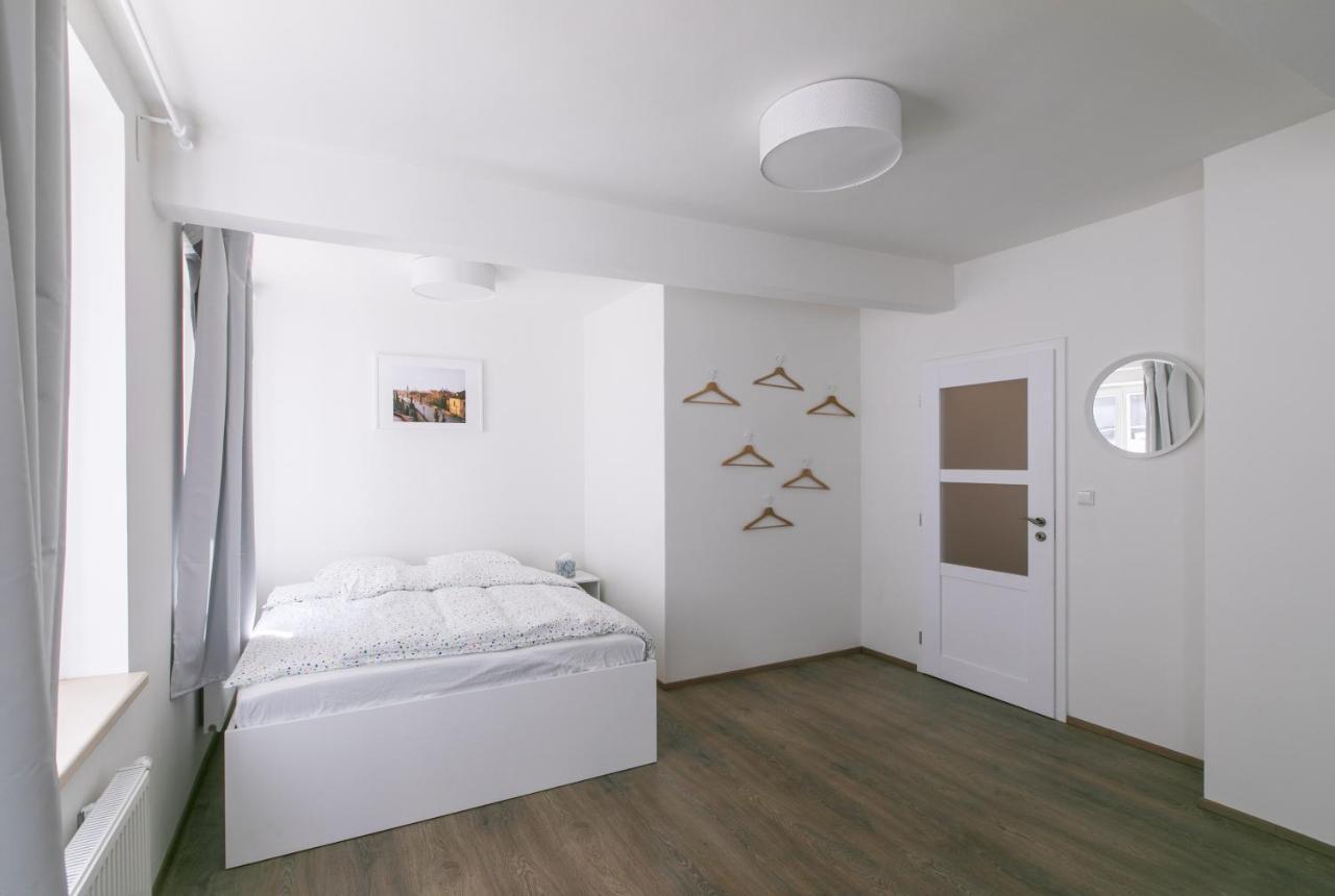 Cozy Apartment In Quiet Courtyard Near Charles Bridge Prága Kültér fotó