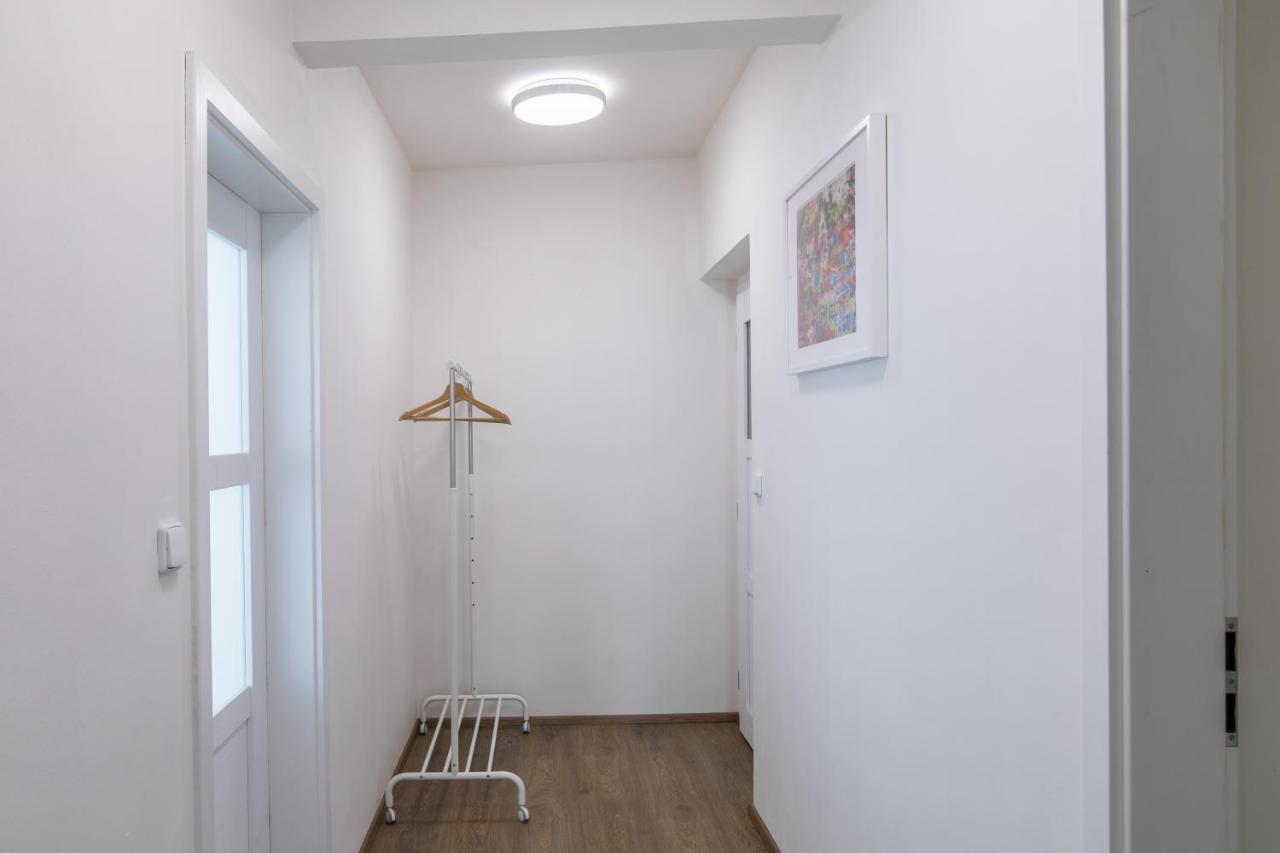Cozy Apartment In Quiet Courtyard Near Charles Bridge Prága Kültér fotó