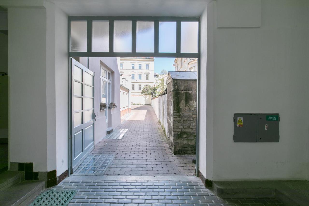 Cozy Apartment In Quiet Courtyard Near Charles Bridge Prága Kültér fotó